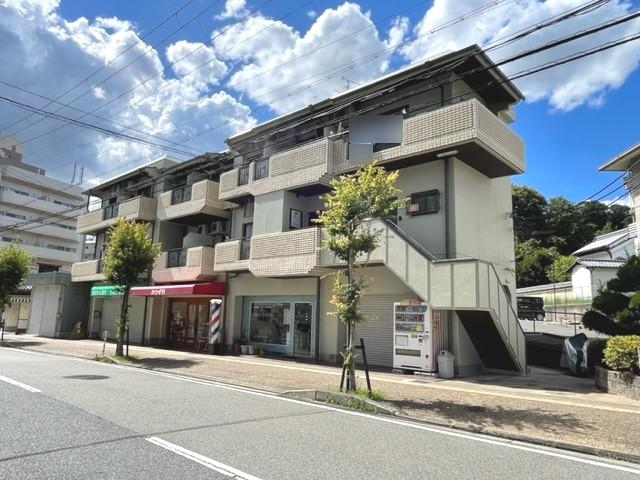 生駒郡三郷町立野南のマンションの建物外観