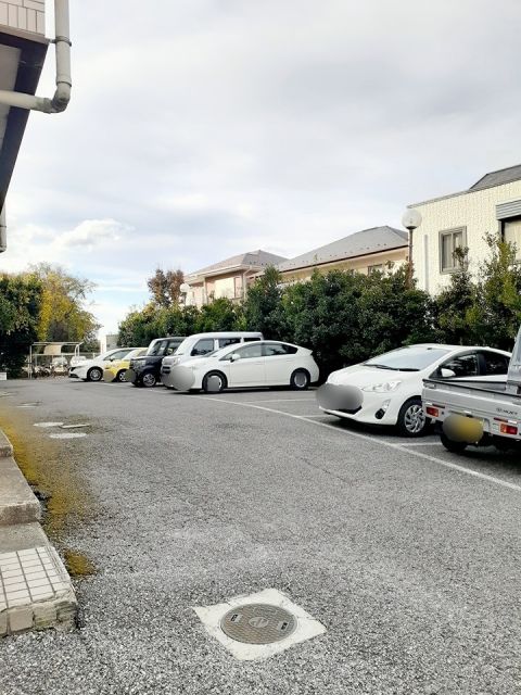 【佐倉市井野のマンションの駐車場】