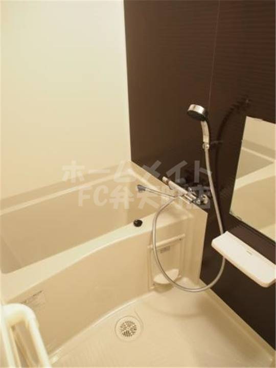 バス・シャワールーム　落ち着いた空間のお風呂です