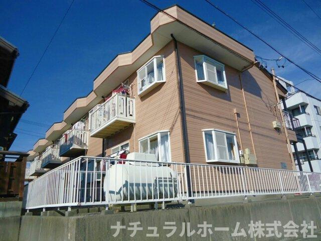 田原市赤石のアパートの建物外観