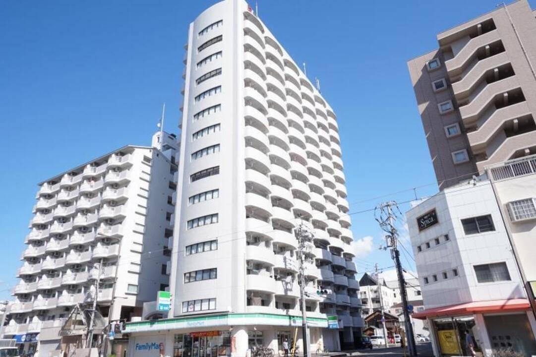 松山市本町のマンションの建物外観