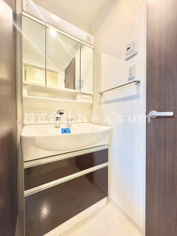 洗面設備　使いやすい独立洗面台です