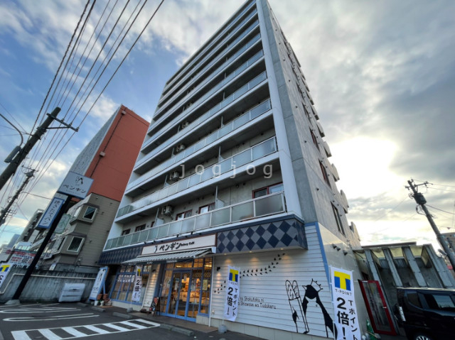 札幌市中央区南十一条西のマンションの建物外観