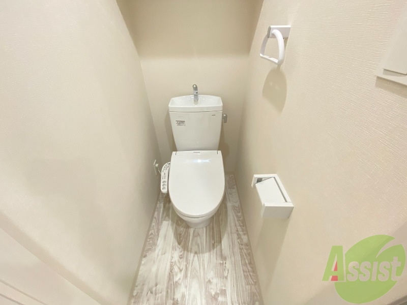 トイレ　トイレは白を基調としていて清潔感がありますね