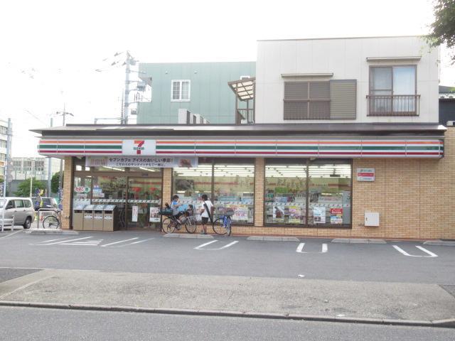 コンビニ　セブンイレブン（コンビニ）まで217m