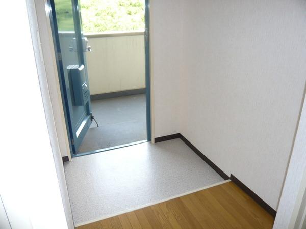 ドミール仲谷 1号館の玄関写真