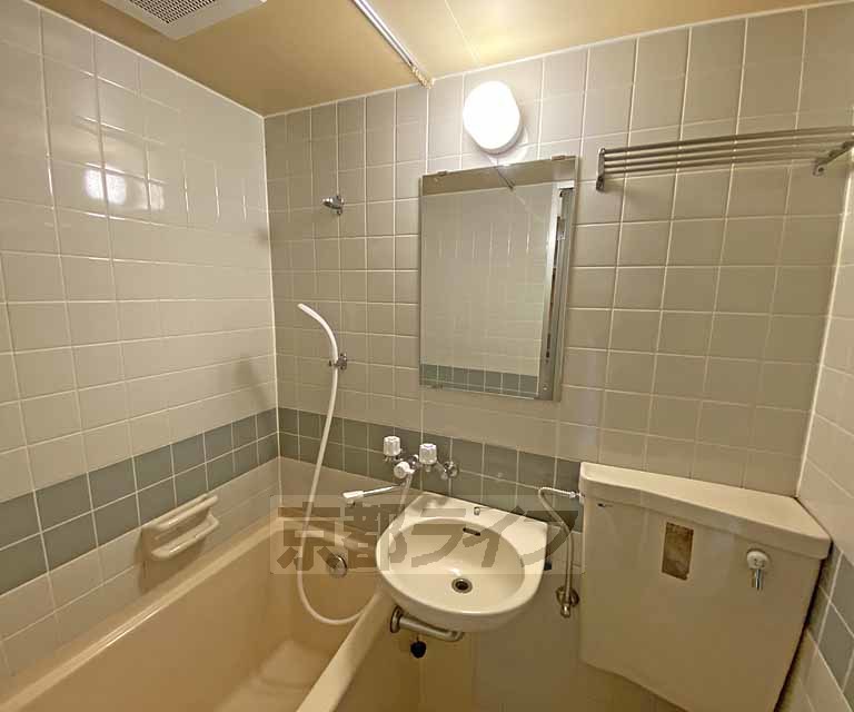 洗面設備　ユニットバスの洗面です。