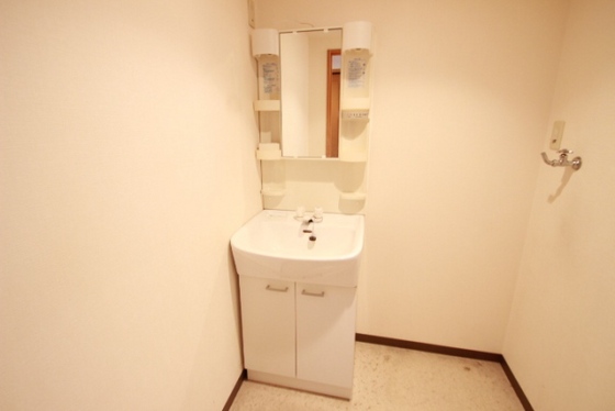 玄関　別部屋の写真です。