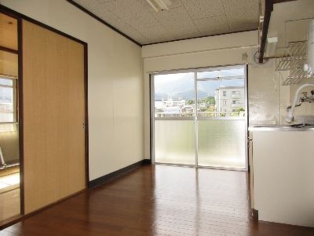 居室・リビング　店別内装写真1