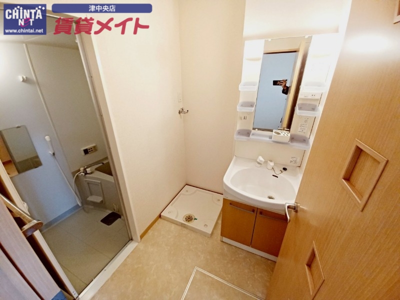 洗面設備　同物件別部屋写真です