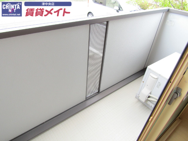 バルコニー　同物件別部屋写真です