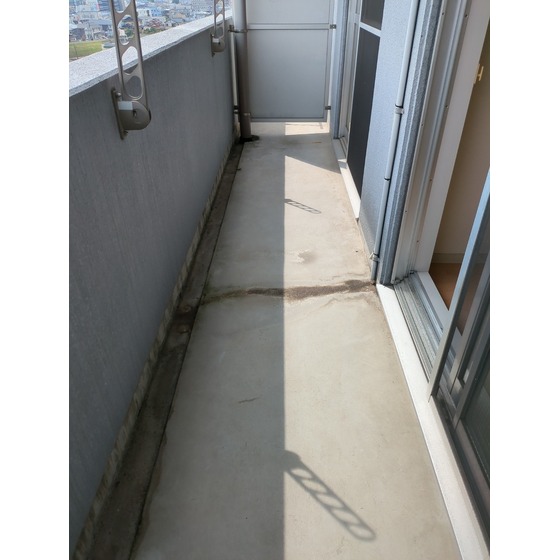 バルコニー　南西向き日当たり良好