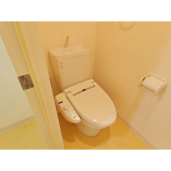 トイレ　温水洗浄機能付き便座