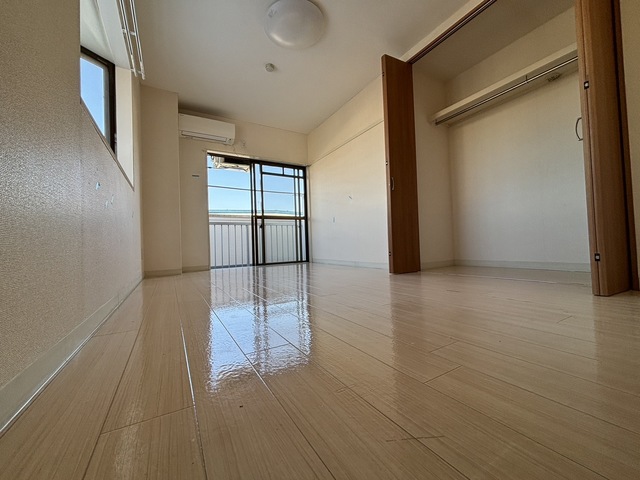 居室・リビング　別部屋参考写真です