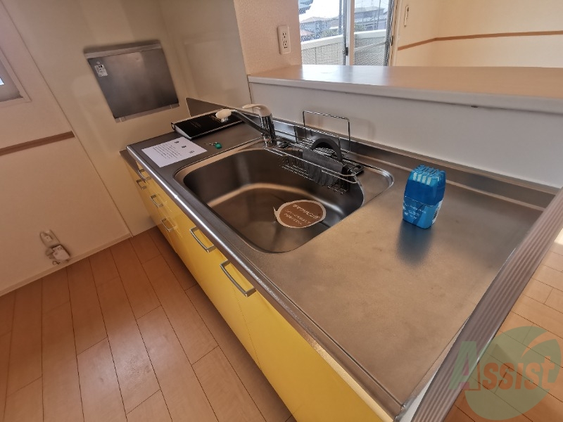 キッチン　キッチンです。広くて使いやすそうですね。