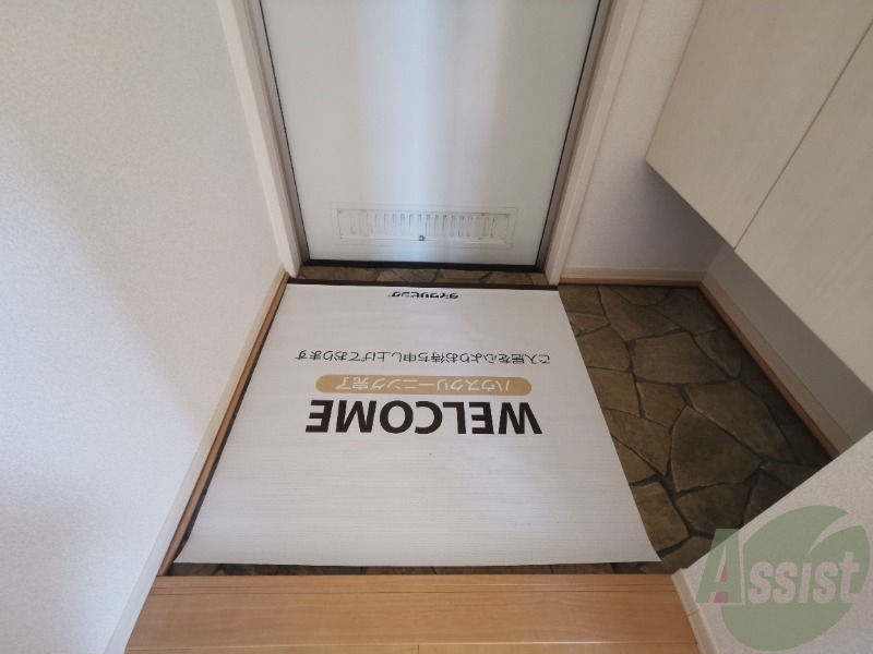 玄関　玄関です。シューズボックスが浮いているので掃除しやすそう。