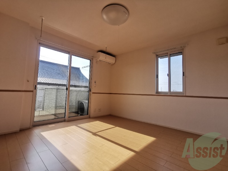 居室・リビング　リビングです。広々としていて、陽当たりがいいですね。