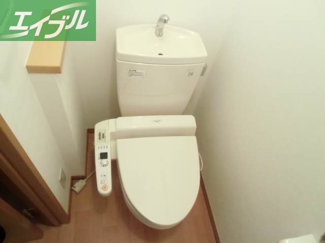 トイレ　トイレは洗浄機能付き温水シャワー付（＾＾）ｖ
