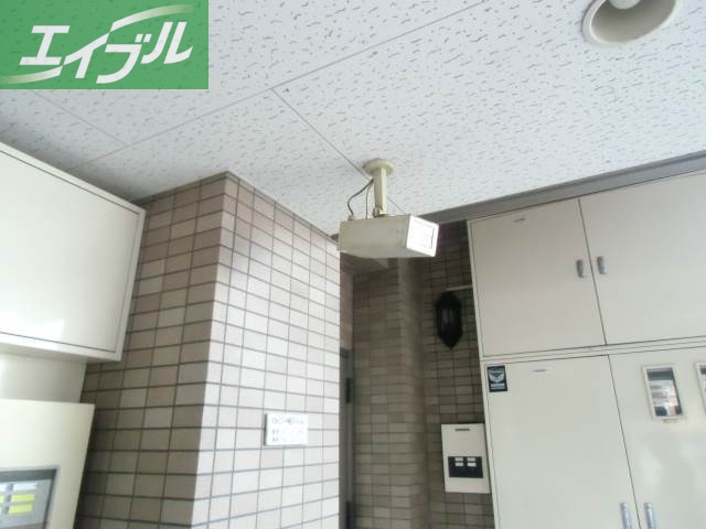 セキュリティ　防犯カメラで２４時間監視