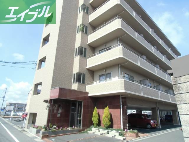 建物外観　外観タイル張りのモダンな造り