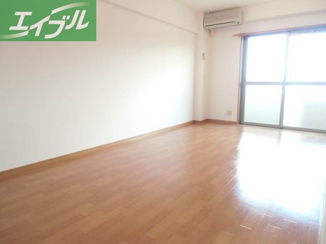 居室・リビング　ゆとりある１０帖洋室