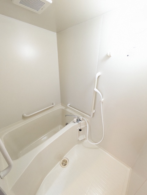 バス・シャワールーム　清掃前写真です。