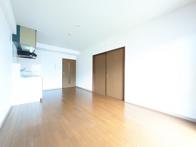 居室・リビング　清掃前写真です。