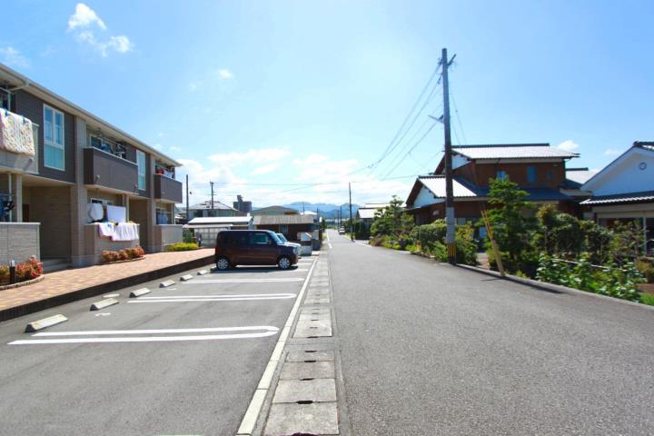 小学校　坂ノ市小学校（小学校）まで1300m