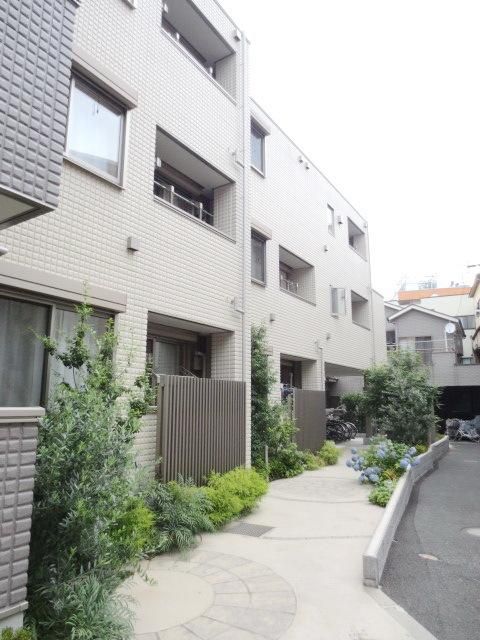 建物外観　建物前面