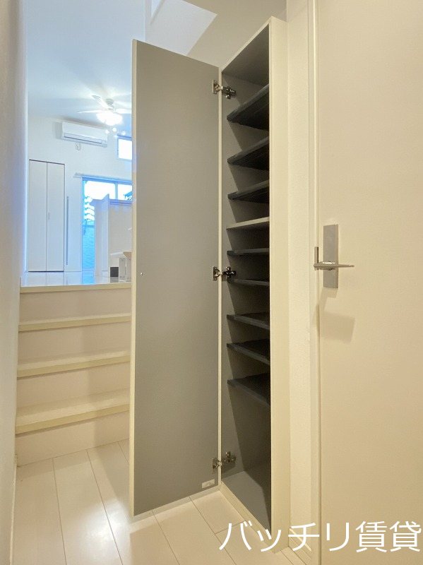 玄関　同型タイプの為、現状を優先致します。