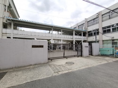 小学校　富田林市立新堂小学校（小学校）まで730m