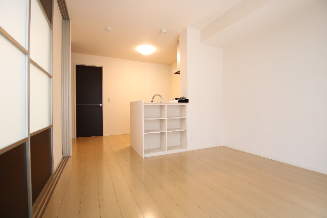 居室・リビング　※別号室のお写真のため現況優先