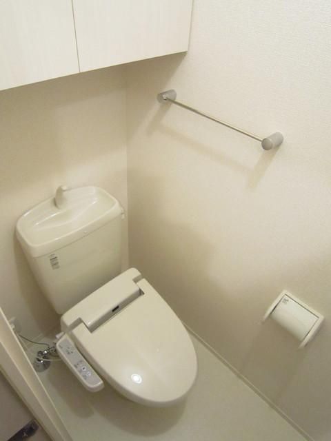 トイレ　温水洗浄便座付きトイレ