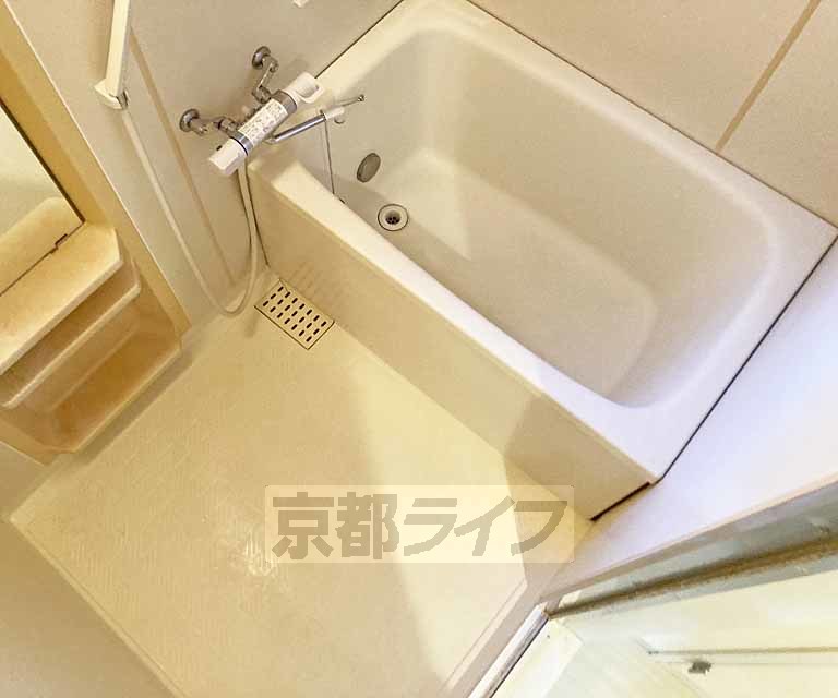 バス・シャワールーム　リラックスできるバスルームです・