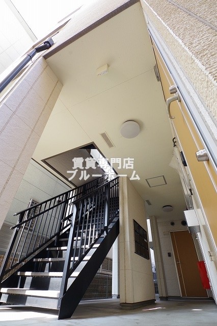 建物外観　落ち着いた色合いの外観です！