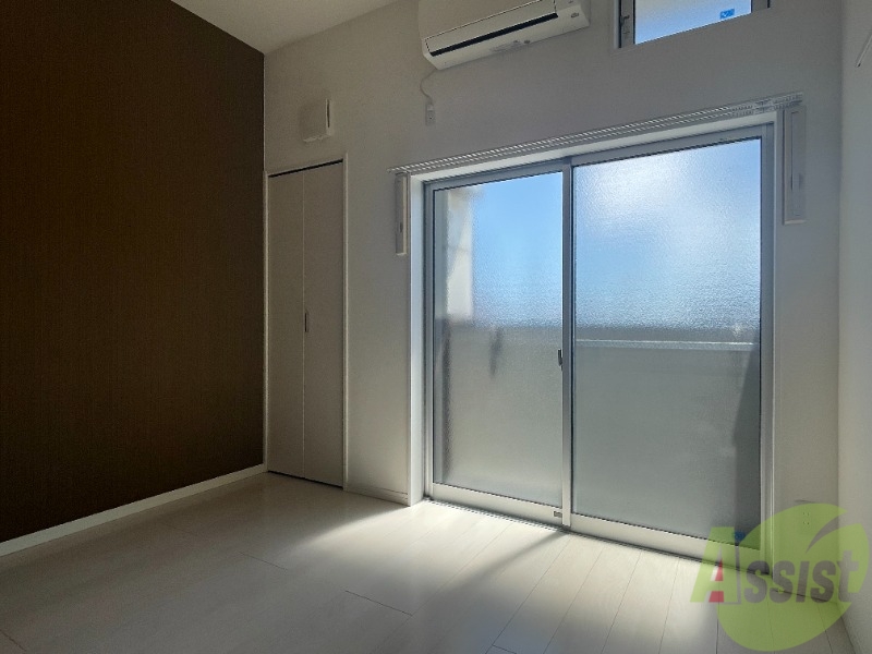 居室・リビング　５．４帖の洋室になります。伸び伸び出来そうですね。