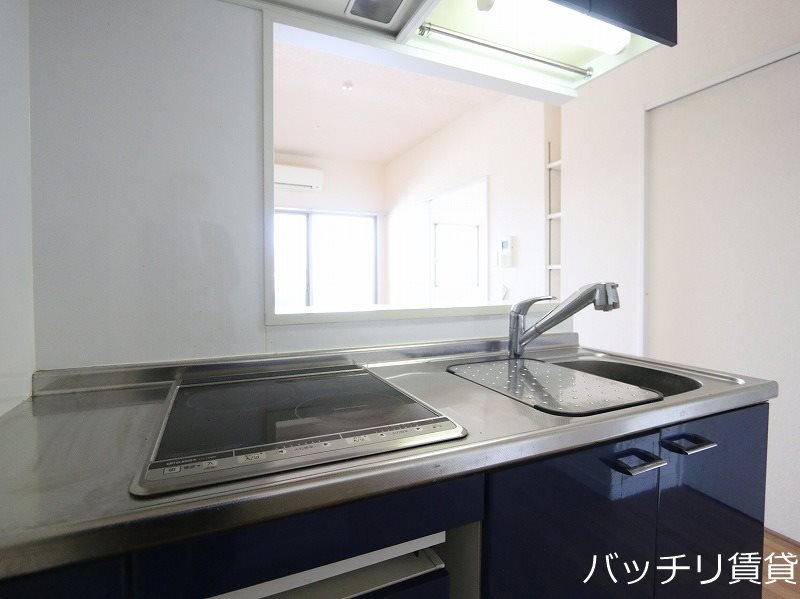 キッチン　※同マンション別部屋写真のため、現状優先。