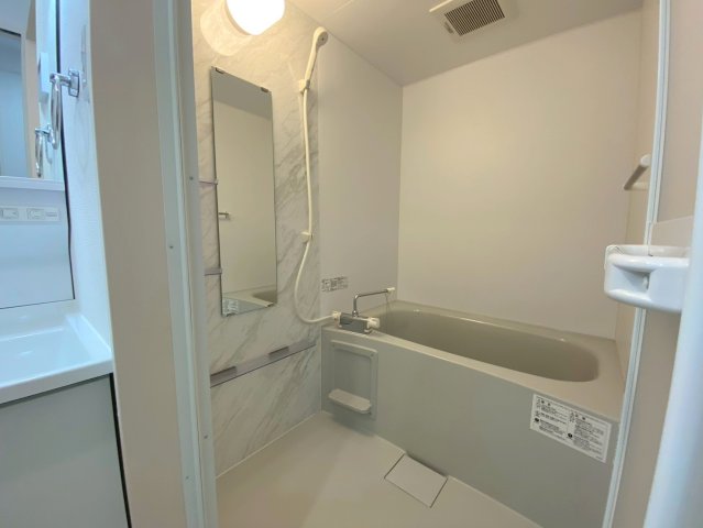 バス・シャワールーム　※405号室の写真を掲載しております