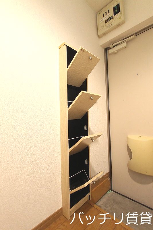 玄関　同型タイプの為、現状を優先致します。