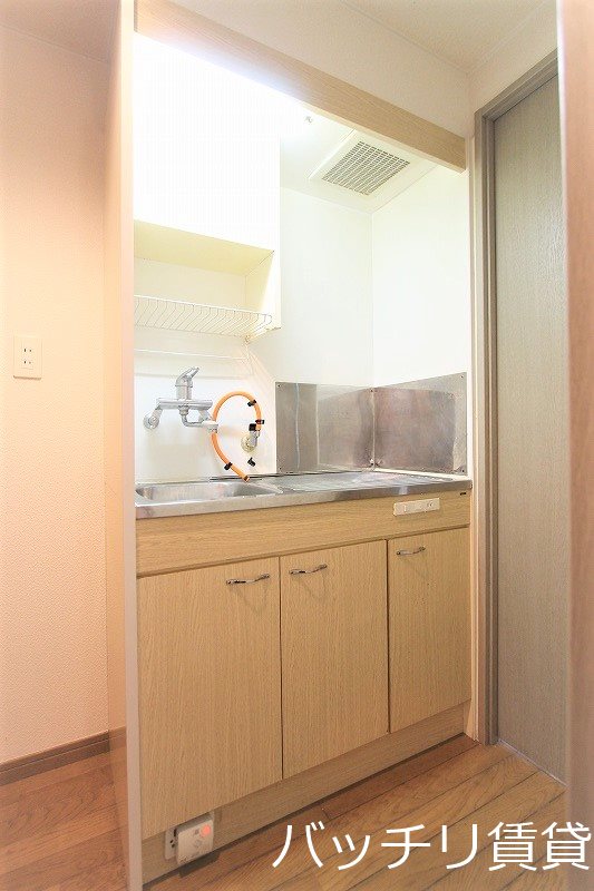 キッチン　同型タイプの為、現状を優先致します。