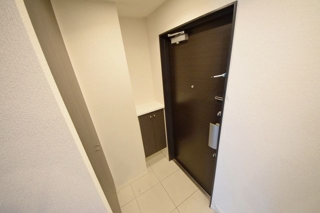 玄関　★参考写真・部屋により内装が異なります★
