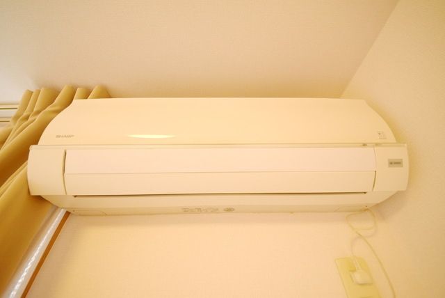 居室・リビング　エアコンつきです♪