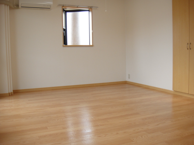 その他設備　リビング（エアコン・出窓）