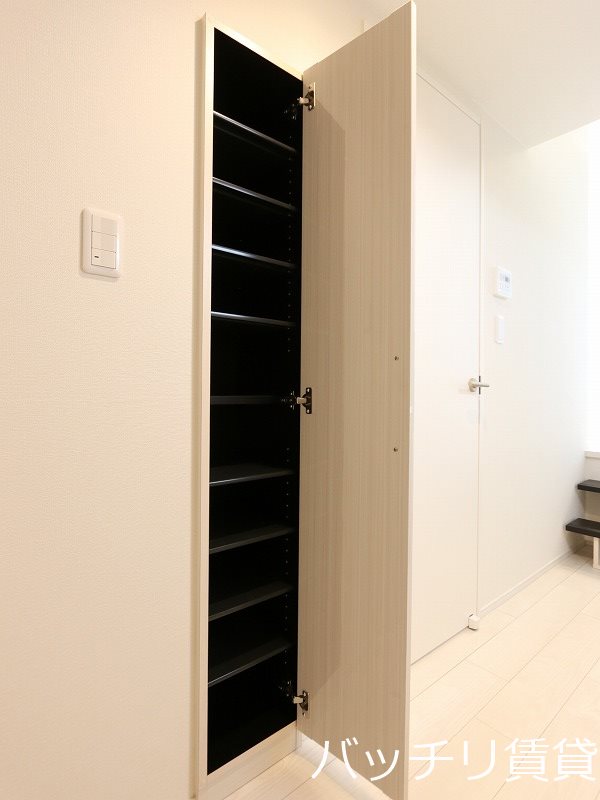 玄関　同型タイプの為、現状を優先致します。