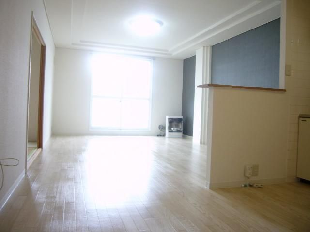 居室・リビング　同タイプ内観です