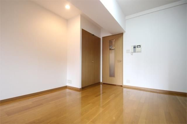 居室・リビング　【洋室】■エアコン■ファンシーバー■ダウンライト