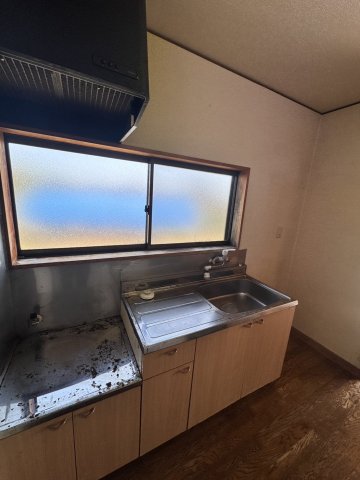 キッチン　現在リフォーム中の為、同仕様物件の写真となります。