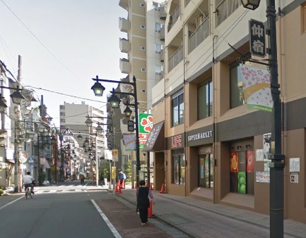 スーパー　ライフ　仲宿店（スーパー）まで747m