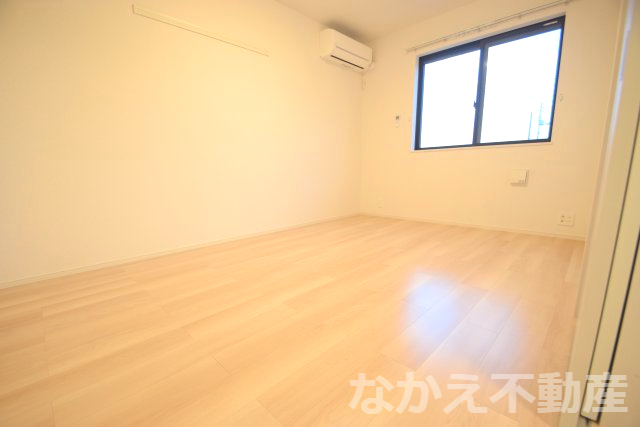 その他部屋・スペース　落ち着いた色調の寝室です