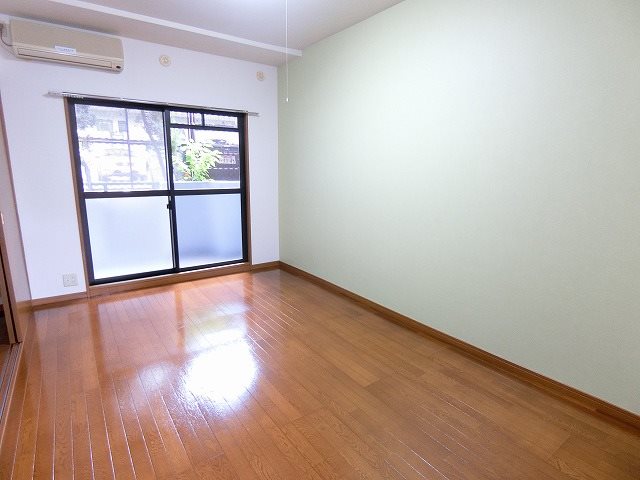 居室・リビング　リビング※別号室の参考写真になります。